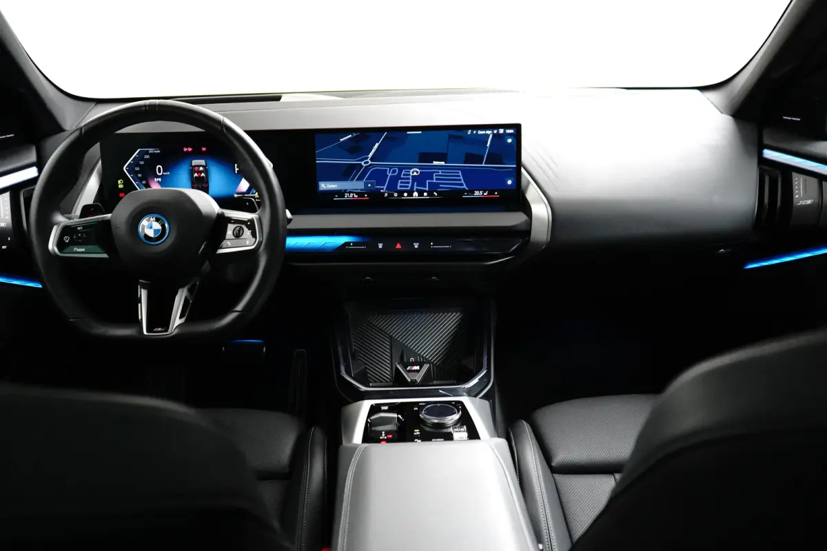 30e xDrive | M-SPORT | 360° CAMERA | PANODAK | ADAPTIVE CRUISE | ELEKTR. STOEL INCL MEMORY | PREMIUM AUDIO | STOELVERWARMING | DODE HOEK