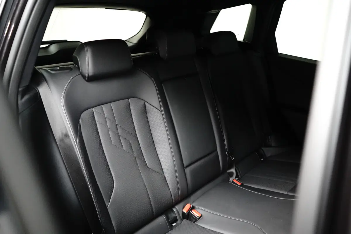 30e xDrive | M-SPORT | 360° CAMERA | PANODAK | ADAPTIVE CRUISE | ELEKTR. STOEL INCL MEMORY | PREMIUM AUDIO | STOELVERWARMING | DODE HOEK