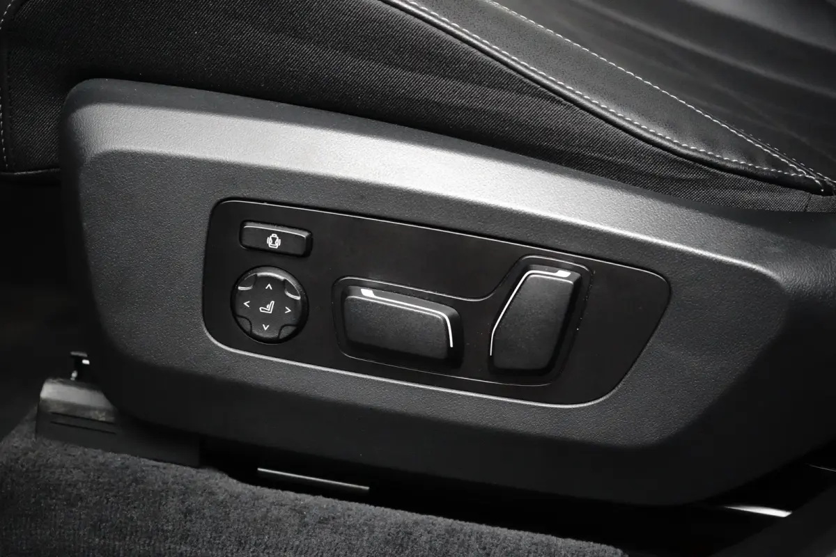 30e xDrive | M-SPORT | 360° CAMERA | PANODAK | ADAPTIVE CRUISE | ELEKTR. STOEL INCL MEMORY | PREMIUM AUDIO | STOELVERWARMING | DODE HOEK