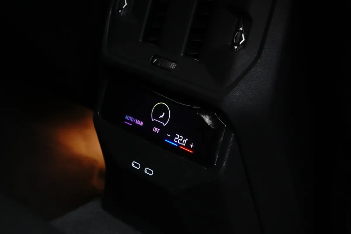 30e xDrive | M-SPORT | 360° CAMERA | PANODAK | ADAPTIVE CRUISE | ELEKTR. STOEL INCL MEMORY | PREMIUM AUDIO | STOELVERWARMING | DODE HOEK