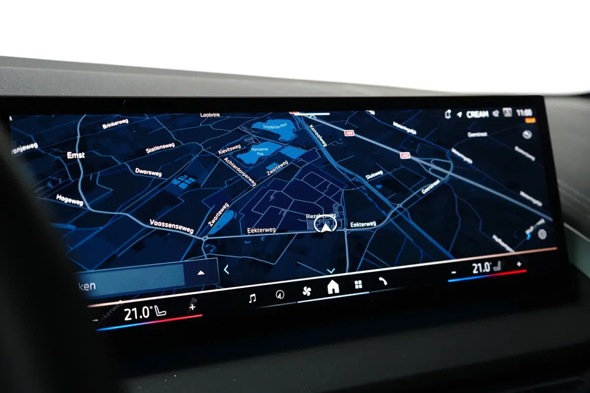 30e xDrive | M-SPORT | 360° CAMERA | PANODAK | ADAPTIVE CRUISE | ELEKTR. STOEL INCL MEMORY | PREMIUM AUDIO | STOELVERWARMING | DODE HOEK