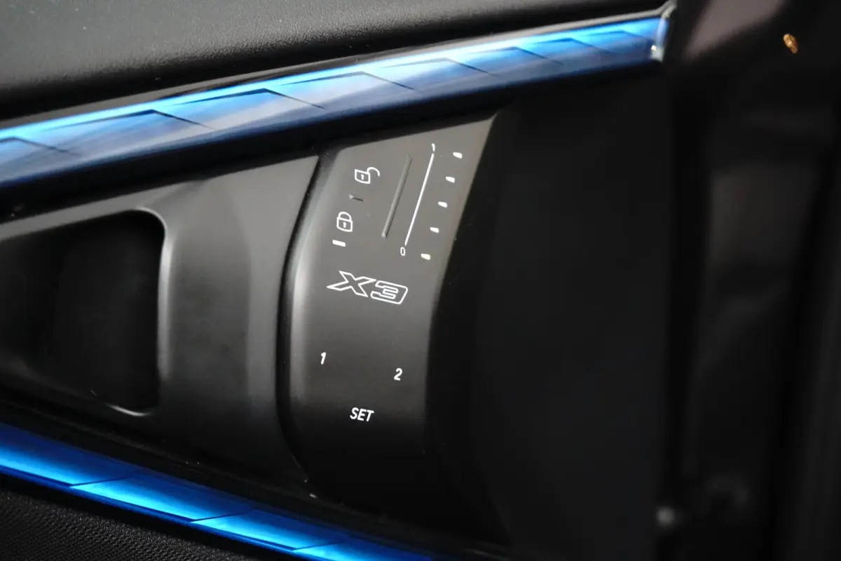 30e xDrive | M-SPORT | 360° CAMERA | PANODAK | ADAPTIVE CRUISE | ELEKTR. STOEL INCL MEMORY | PREMIUM AUDIO | STOELVERWARMING | DODE HOEK