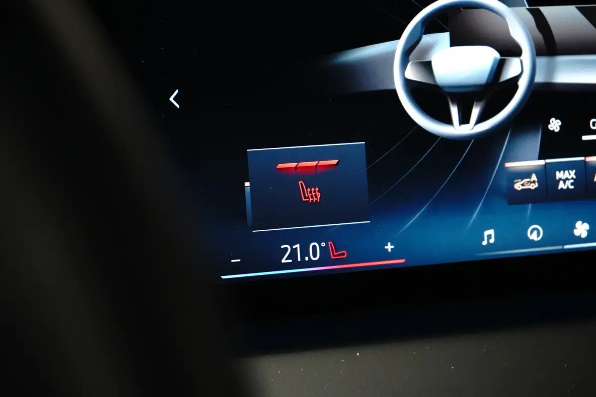 30e xDrive | M-SPORT | 360° CAMERA | PANODAK | ADAPTIVE CRUISE | ELEKTR. STOEL INCL MEMORY | PREMIUM AUDIO | STOELVERWARMING | DODE HOEK