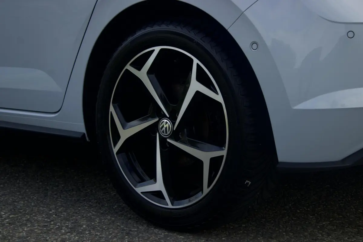 1.0 TSI Highline|3x R-LINE- DSG -LED -Camera