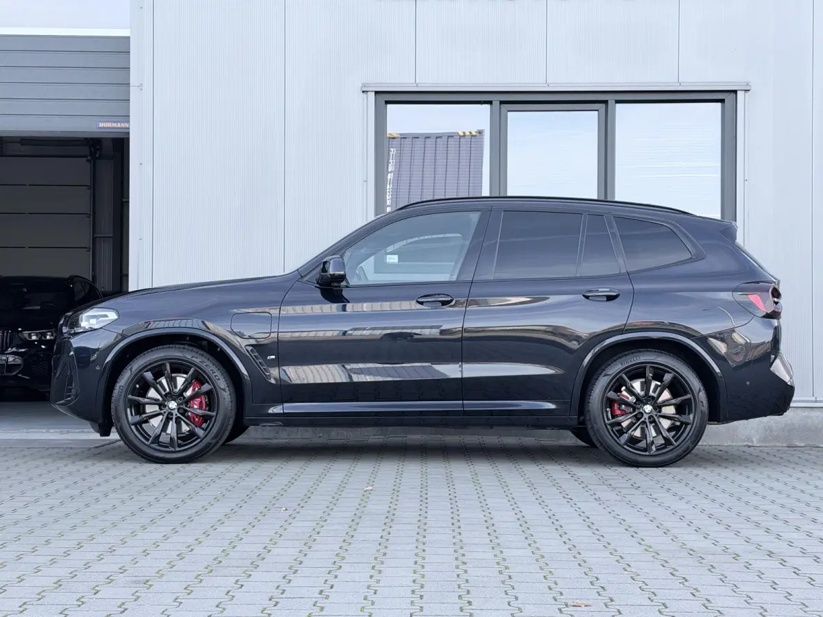 xDrive30e Executive 292 PK | M sport | Pano | Trekhaak | Head up | 20 Inch