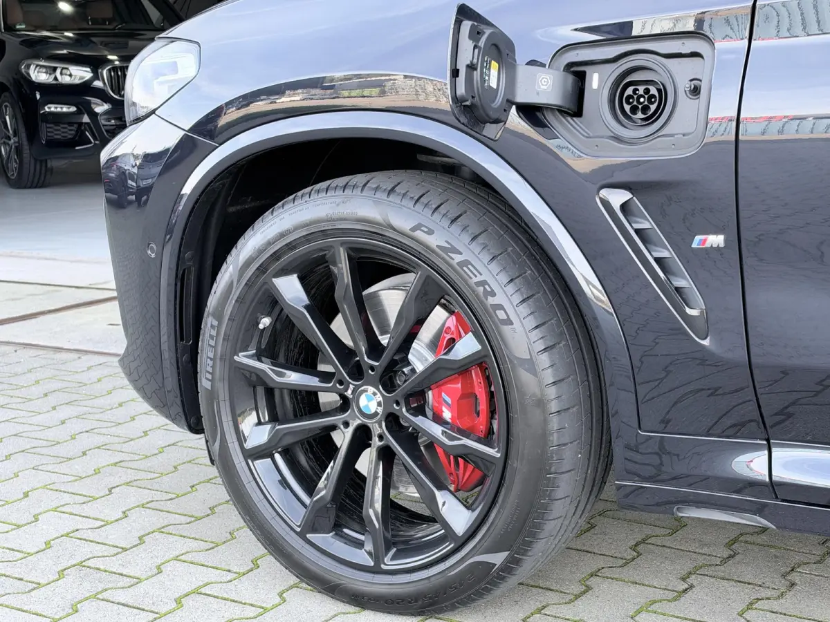 xDrive30e Executive 292 PK | M sport | Pano | Trekhaak | Head up | 20 Inch
