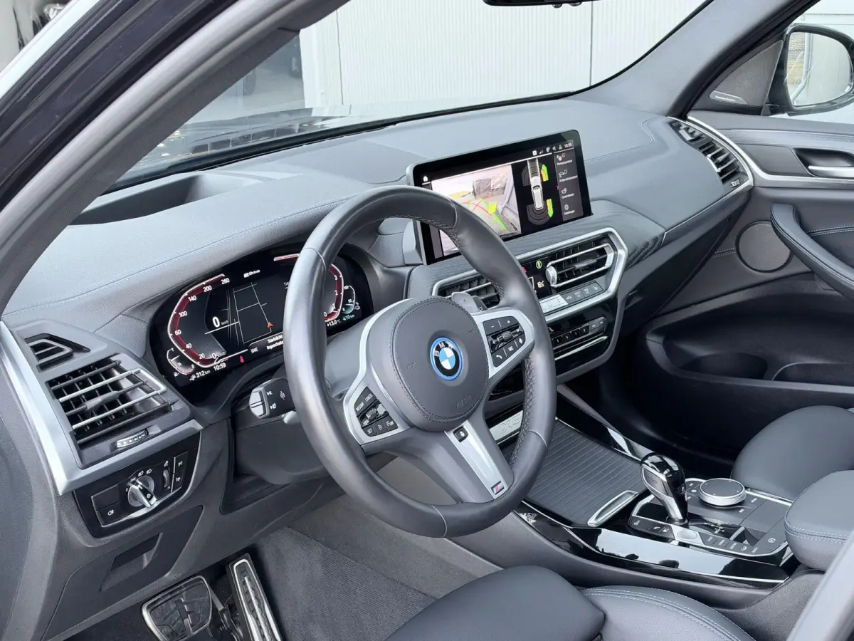 xDrive30e Executive 292 PK | M sport | Pano | Trekhaak | Head up | 20 Inch