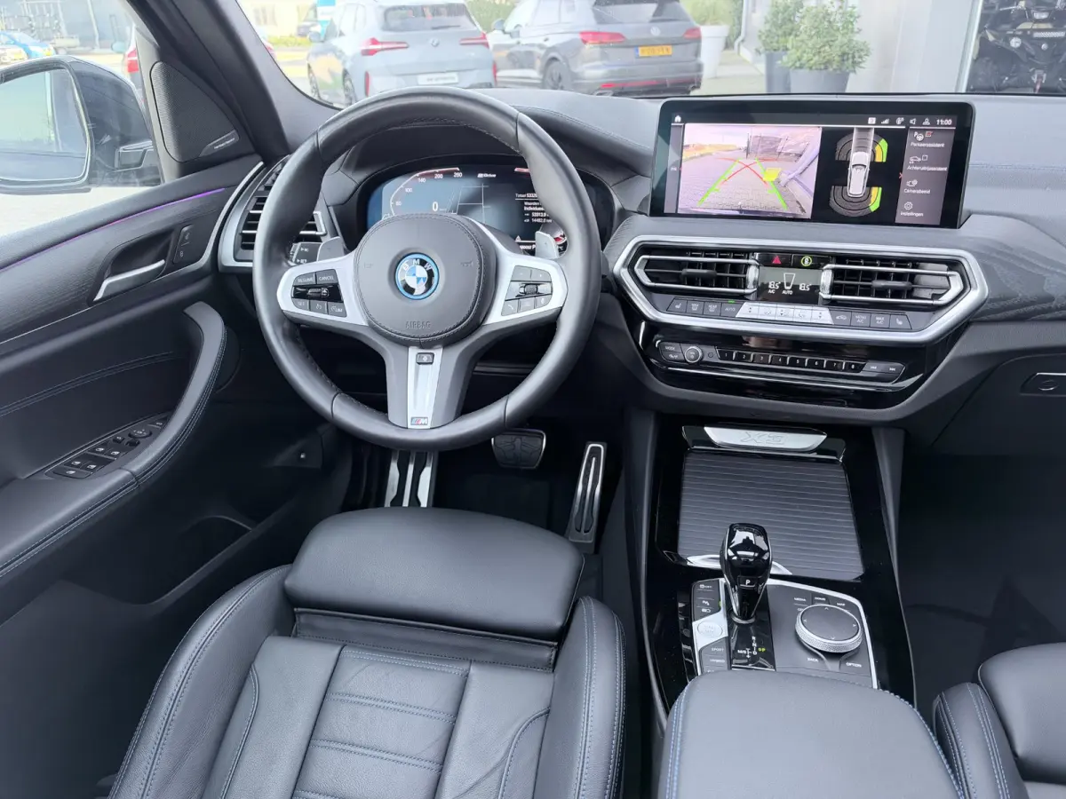 xDrive30e Executive 292 PK | M sport | Pano | Trekhaak | Head up | 20 Inch