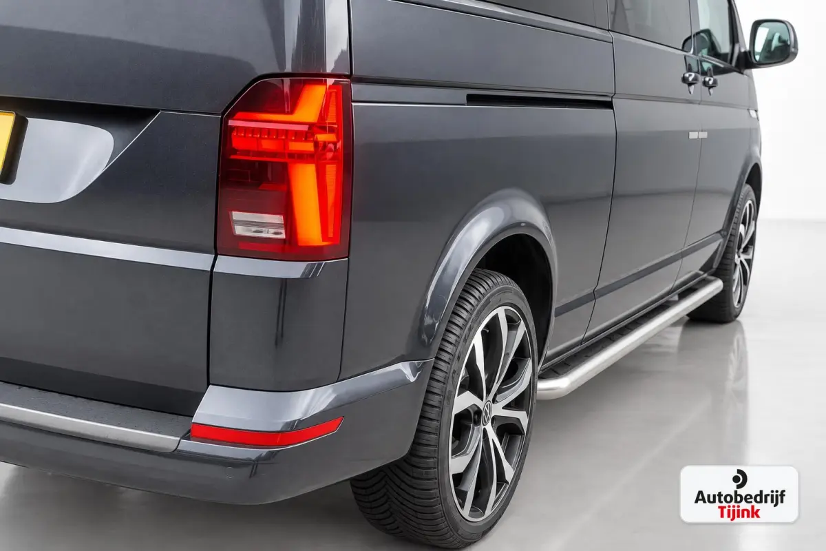 2.0 TDI L2H1 150PK DSG DC Bulli | ACC | 2x Schuifdeur | LED | Virtual | Trekhaak | Sluithulp | Camera | App-connect | LMV |