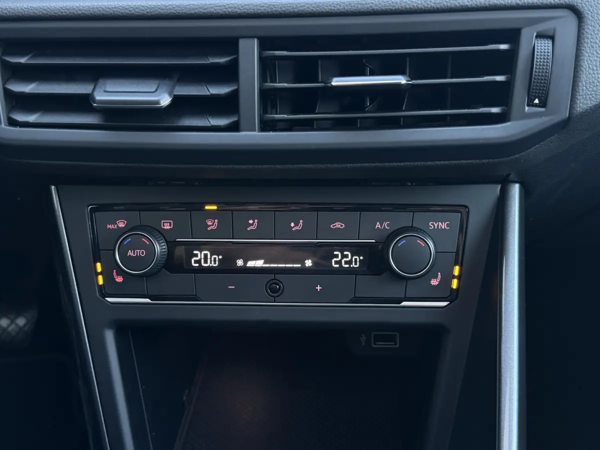 1.0 TSI Highline Panodak|PDC|Climate|Media Zwart!