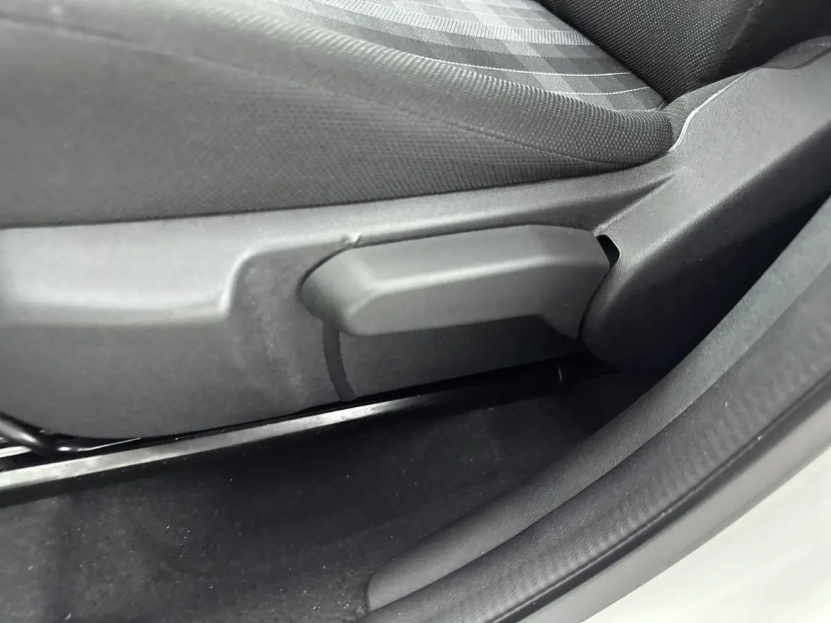 Active 1.0 e-VTi 72pk | Airco | Elektrische ramen | Centrale portiervergrendeling | Bluetooth | Radio/MP3 speler met stuurbediening | Zuinig en voordelig autorijden! |
