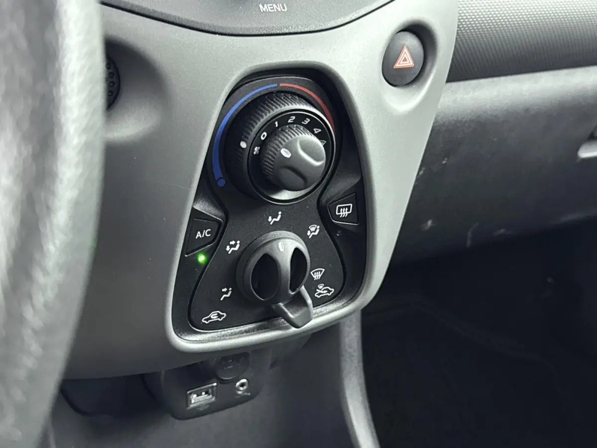Active 1.0 e-VTi 72pk | Airco | Elektrische ramen | Centrale portiervergrendeling | Bluetooth | Radio/MP3 speler met stuurbediening | Zuinig en voordelig autorijden! |
