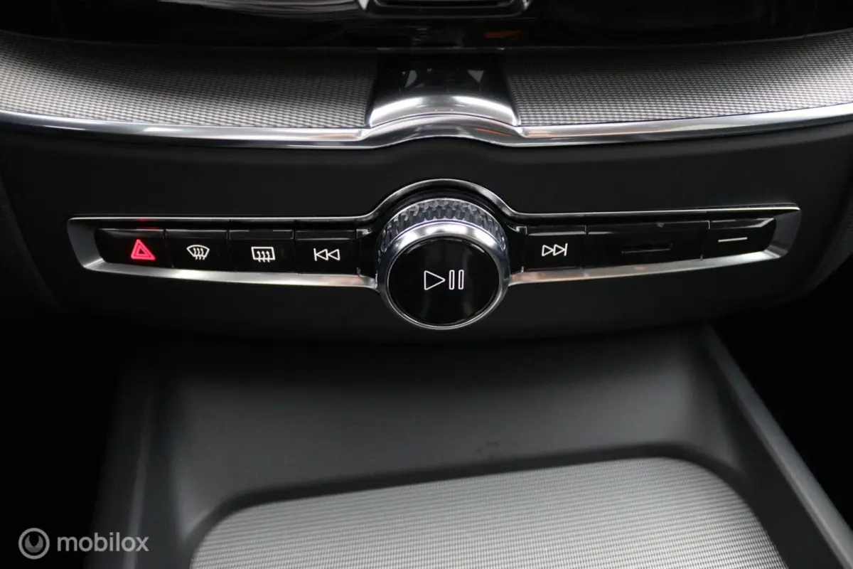 2.0 T8 Plug-in hybrid AWD Plus Dark |Pilot Assist | Harman Kardon | Pano | Leder | Stoel - Stuurverwarming