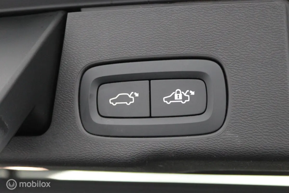 2.0 T8 Plug-in hybrid AWD Plus Dark |Pilot Assist | Harman Kardon | Pano | Leder | Stoel - Stuurverwarming