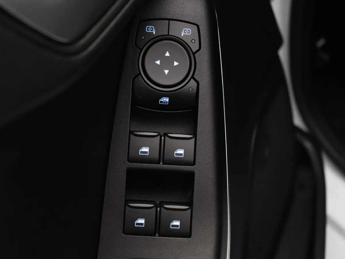 125pk EcoBoost Hybrid ST-Line Apple Carplay/Android Auto | Climate