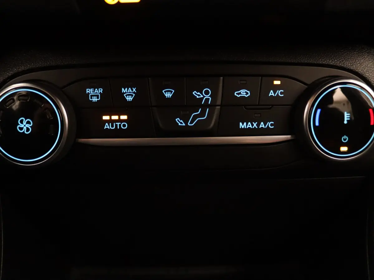 125pk EcoBoost Hybrid ST-Line Apple Carplay/Android Auto | Climate