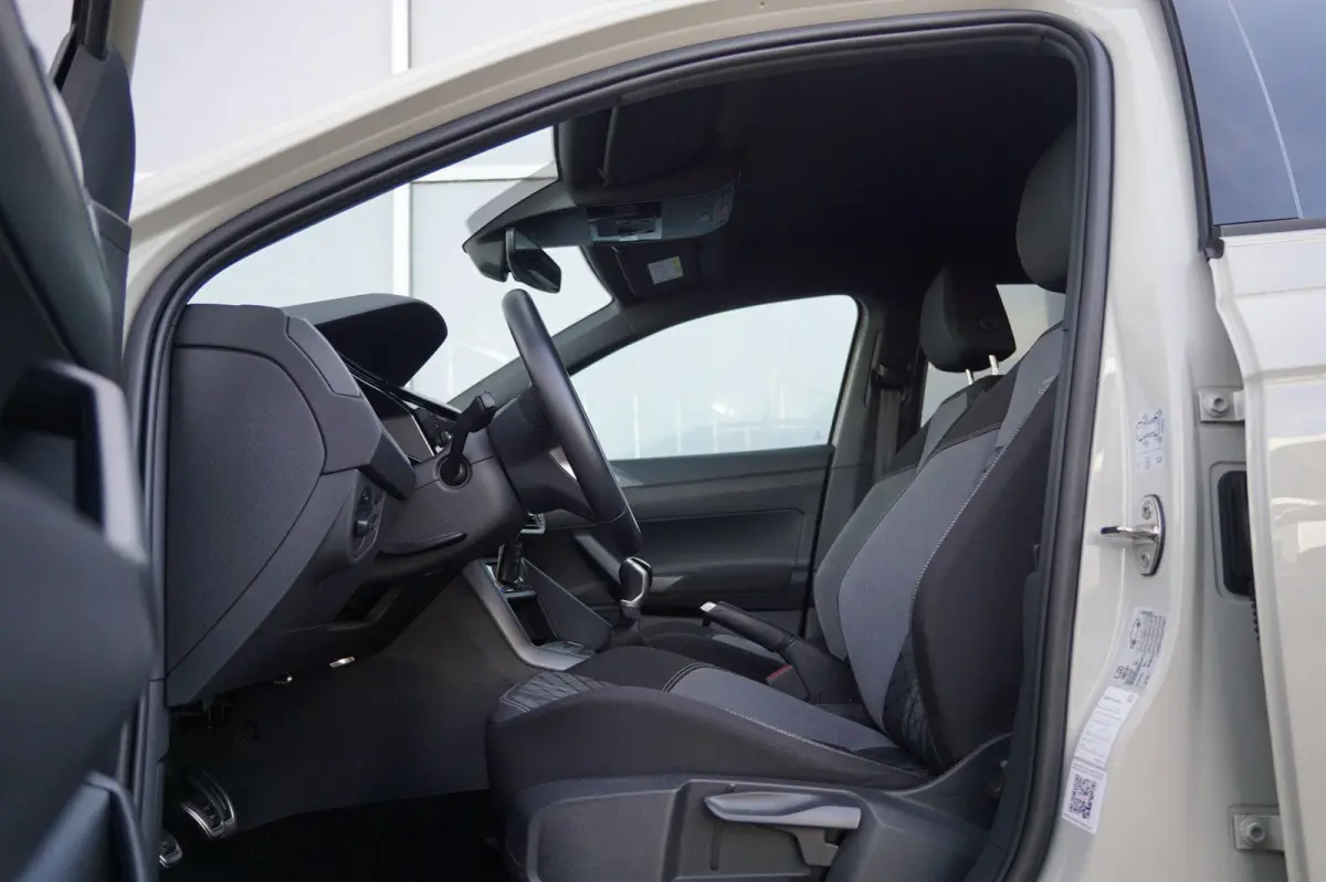 1.0 TSI 115pk R-Line Business | Dodehoek Detectie | Parkeersensoren V+A | Apple Carplay & Android Auto