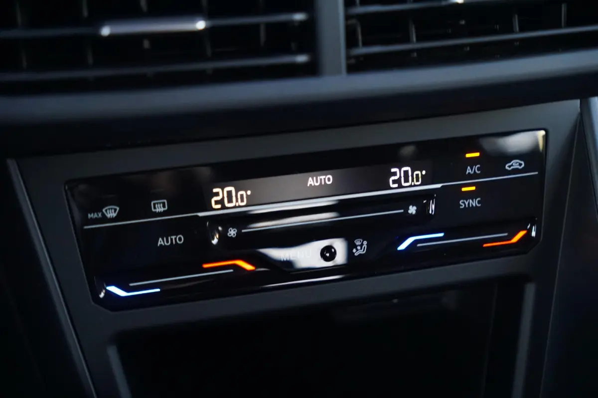 1.0 TSI 115pk R-Line Business | Dodehoek Detectie | Parkeersensoren V+A | Apple Carplay & Android Auto