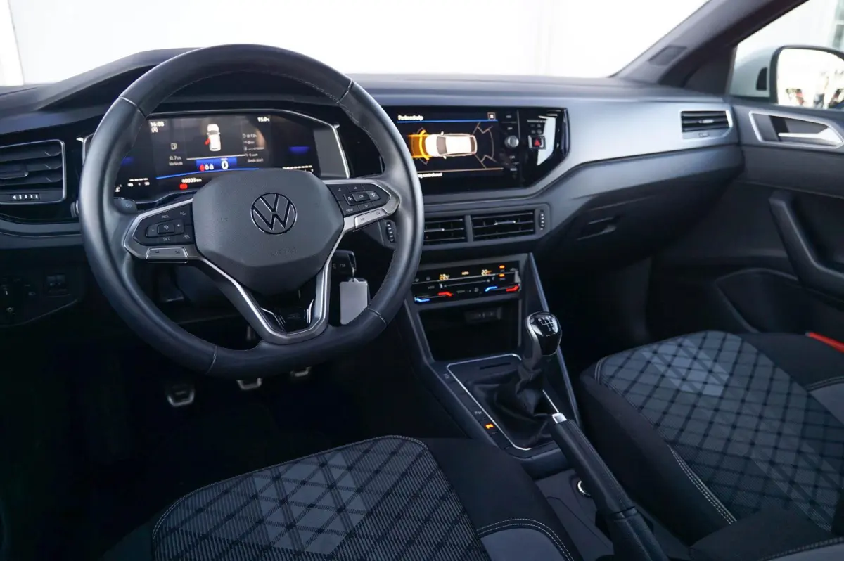 1.0 TSI 115pk R-Line Business | Dodehoek Detectie | Parkeersensoren V+A | Apple Carplay & Android Auto