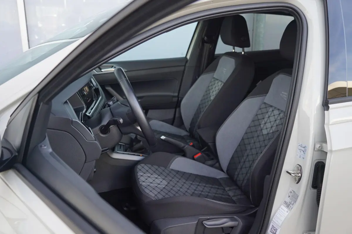1.0 TSI 115pk R-Line Business | Dodehoek Detectie | Parkeersensoren V+A | Apple Carplay & Android Auto
