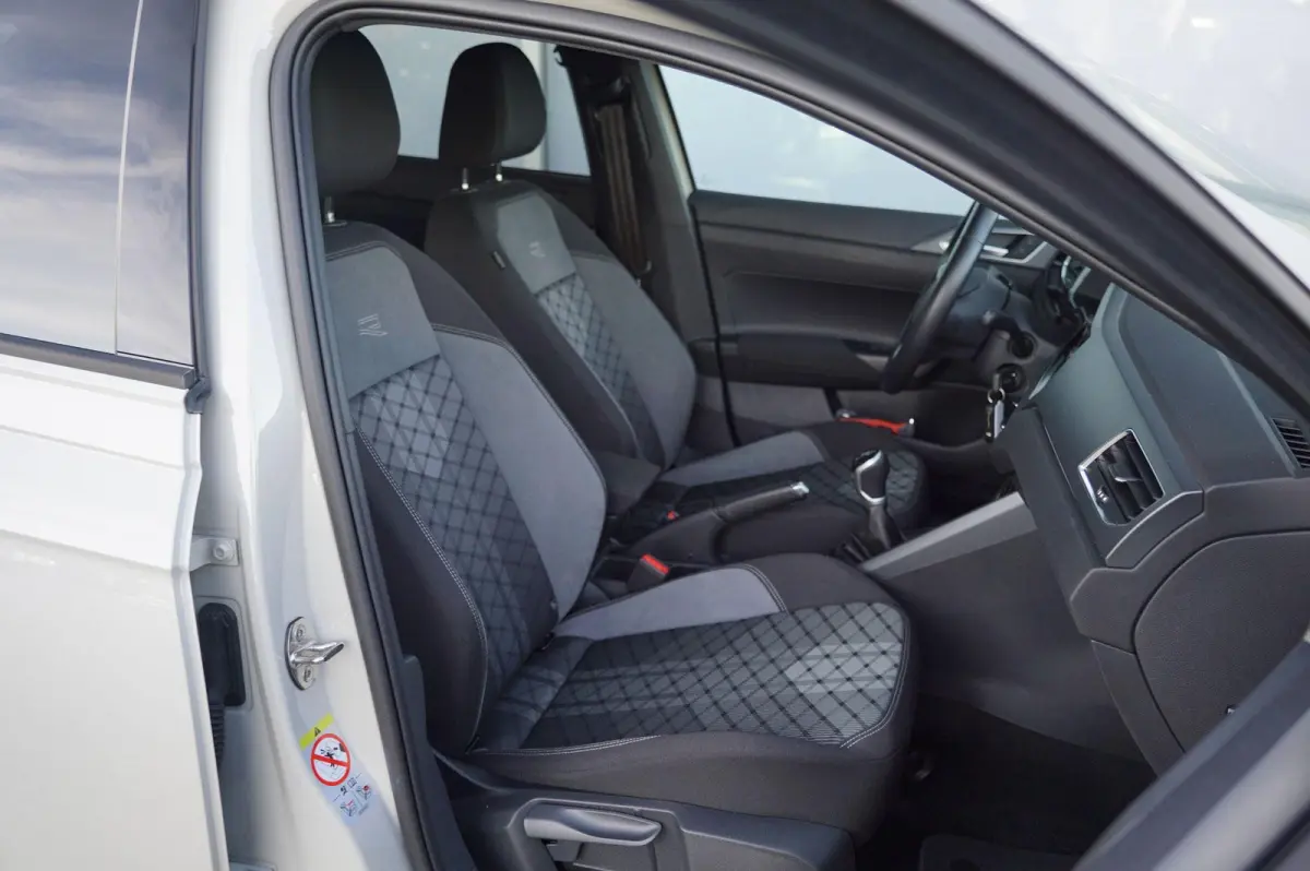 1.0 TSI 115pk R-Line Business | Dodehoek Detectie | Parkeersensoren V+A | Apple Carplay & Android Auto