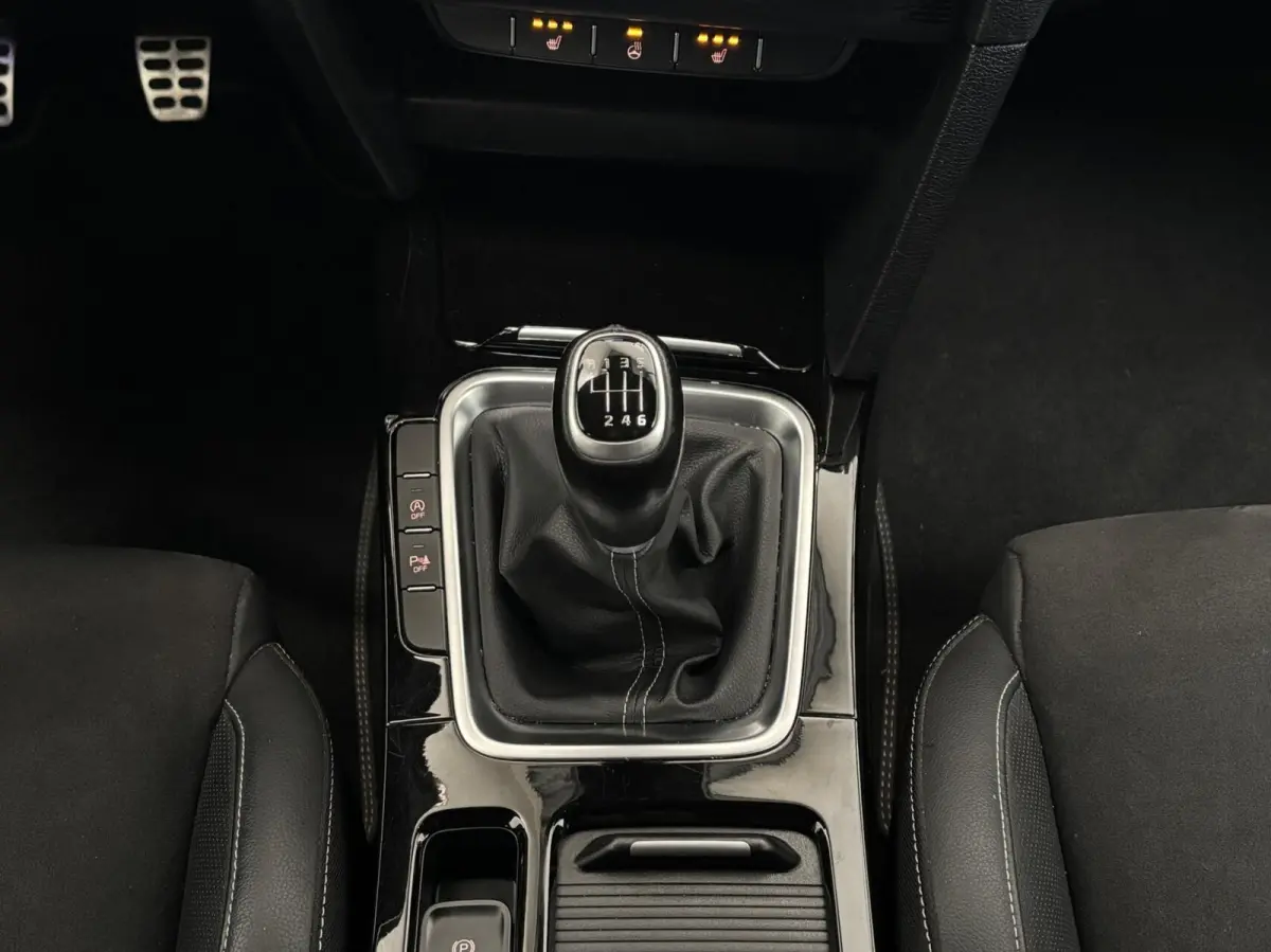 1.0 T-GDI GT-Line / Panoramadak / DealerOH / NL Auto / Half Leder / Camera / Apple Car Play / Stuur VW / Stoel VW