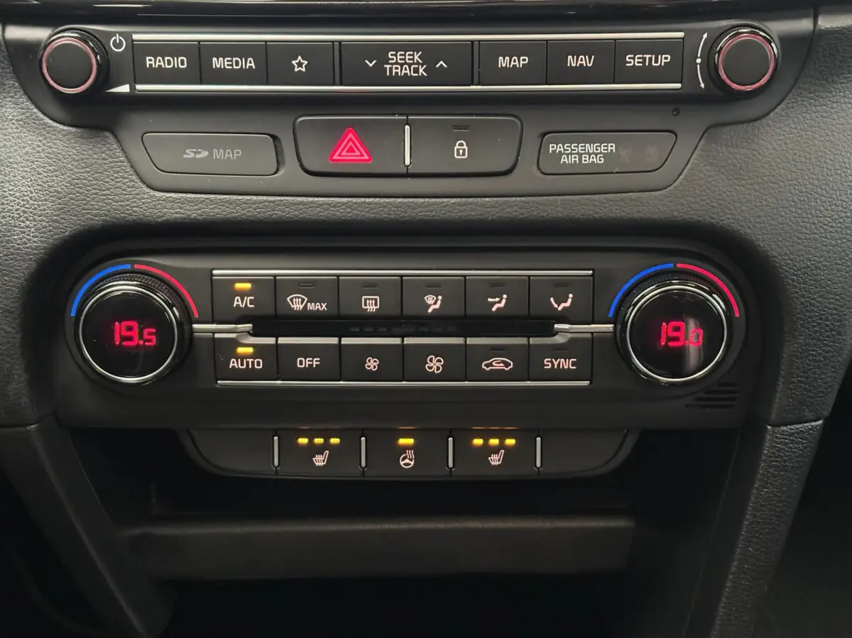 1.0 T-GDI GT-Line / Panoramadak / DealerOH / NL Auto / Half Leder / Camera / Apple Car Play / Stuur VW / Stoel VW