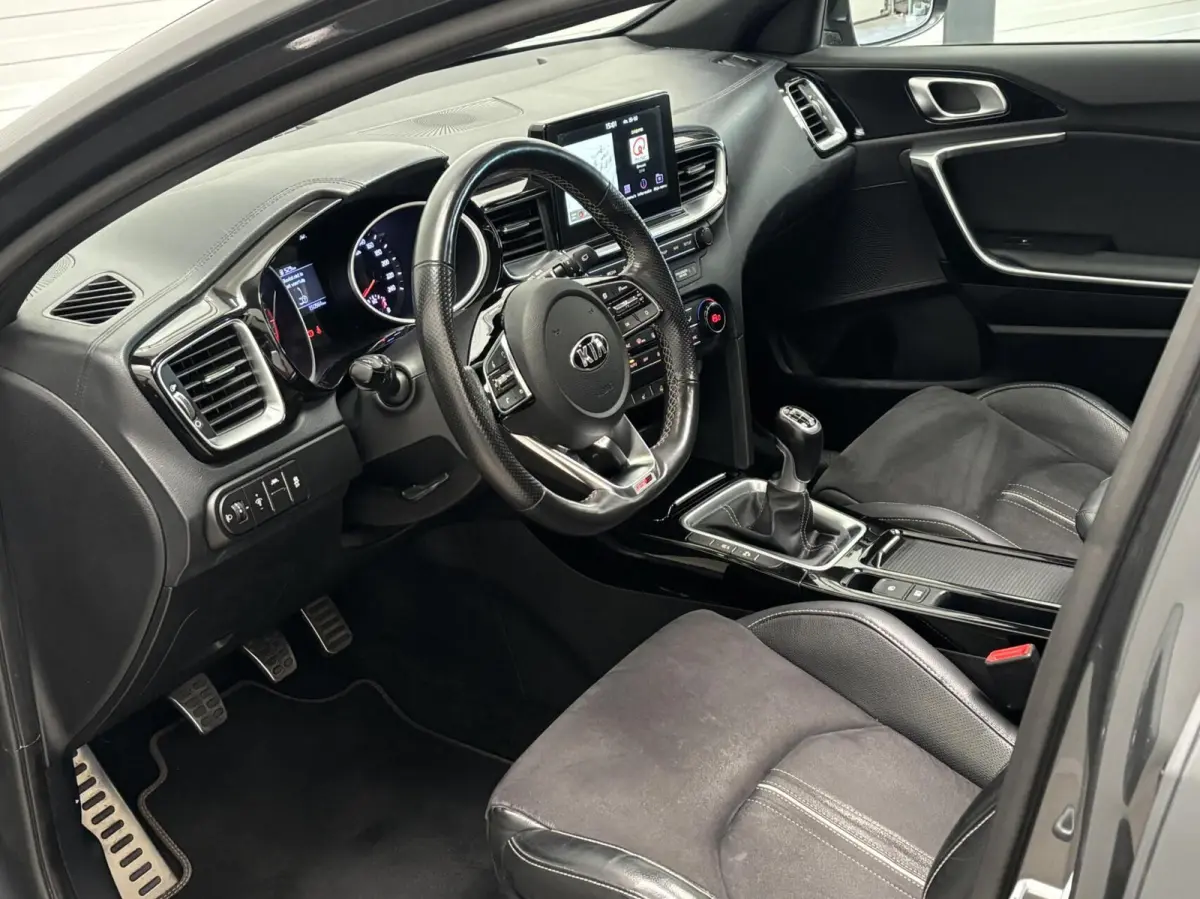 1.0 T-GDI GT-Line / Panoramadak / DealerOH / NL Auto / Half Leder / Camera / Apple Car Play / Stuur VW / Stoel VW