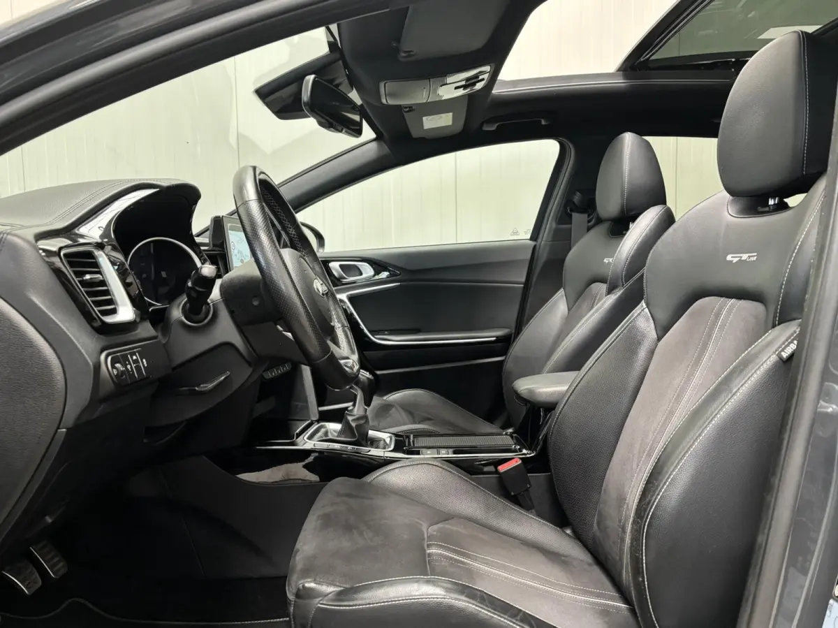 1.0 T-GDI GT-Line / Panoramadak / DealerOH / NL Auto / Half Leder / Camera / Apple Car Play / Stuur VW / Stoel VW