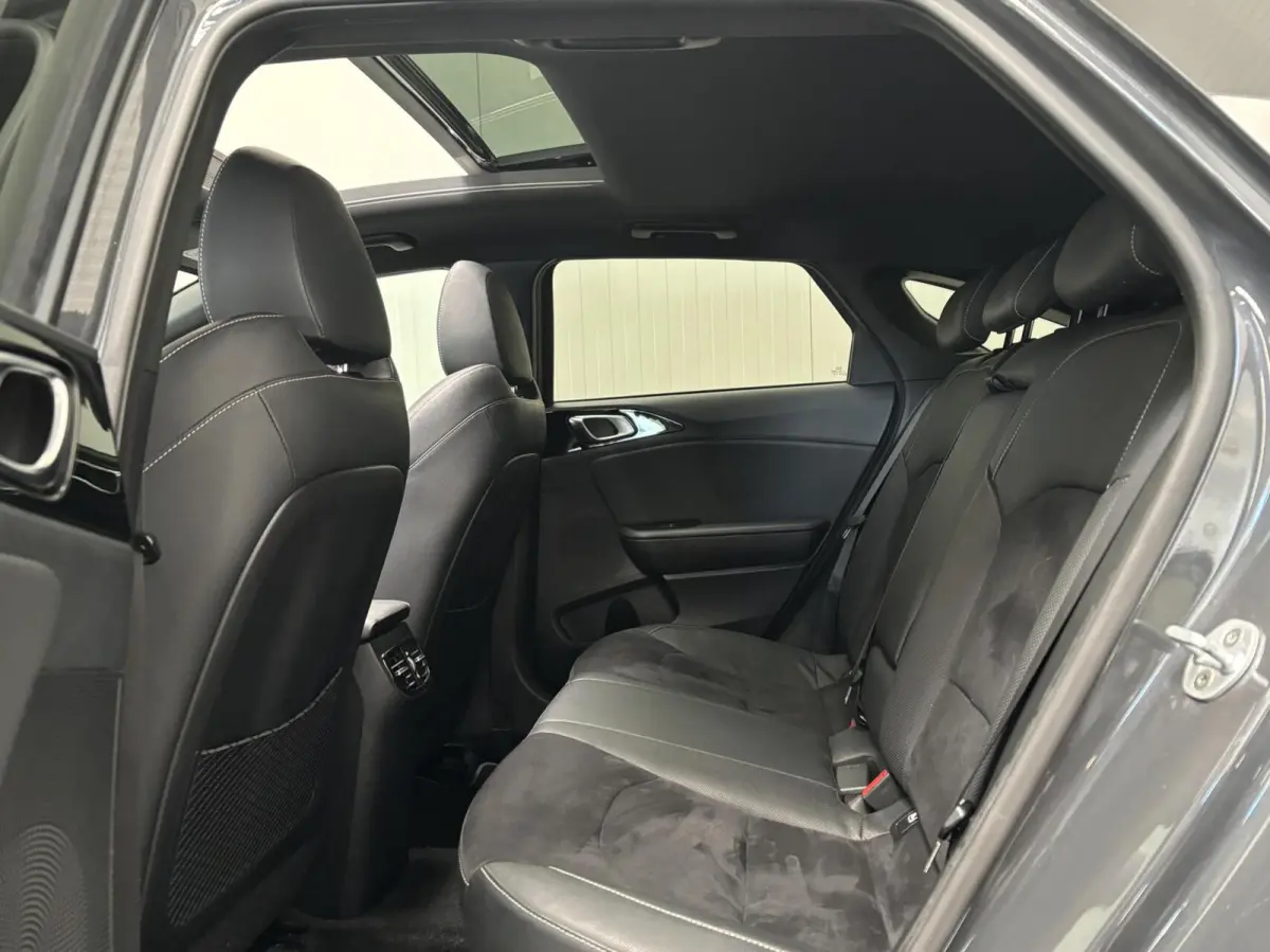 1.0 T-GDI GT-Line / Panoramadak / DealerOH / NL Auto / Half Leder / Camera / Apple Car Play / Stuur VW / Stoel VW