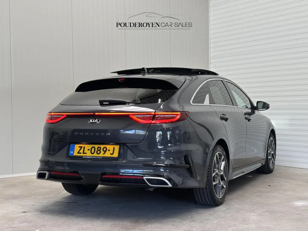 1.0 T-GDI GT-Line / Panoramadak / DealerOH / NL Auto / Half Leder / Camera / Apple Car Play / Stuur VW / Stoel VW