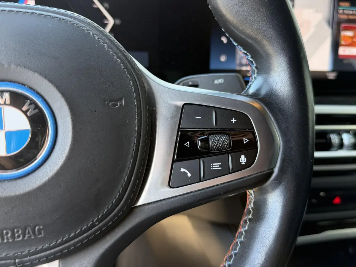 M50 High Executive 84 kWh 19"/Lederen M-stoelen + memory/Harman Kardon/Keyless/Camera/Adaptief M onderstel/Stoelverwarming