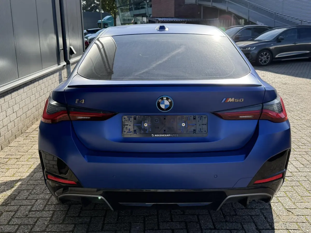 M50 High Executive 84 kWh 19"/Lederen M-stoelen + memory/Harman Kardon/Keyless/Camera/Adaptief M onderstel/Stoelverwarming