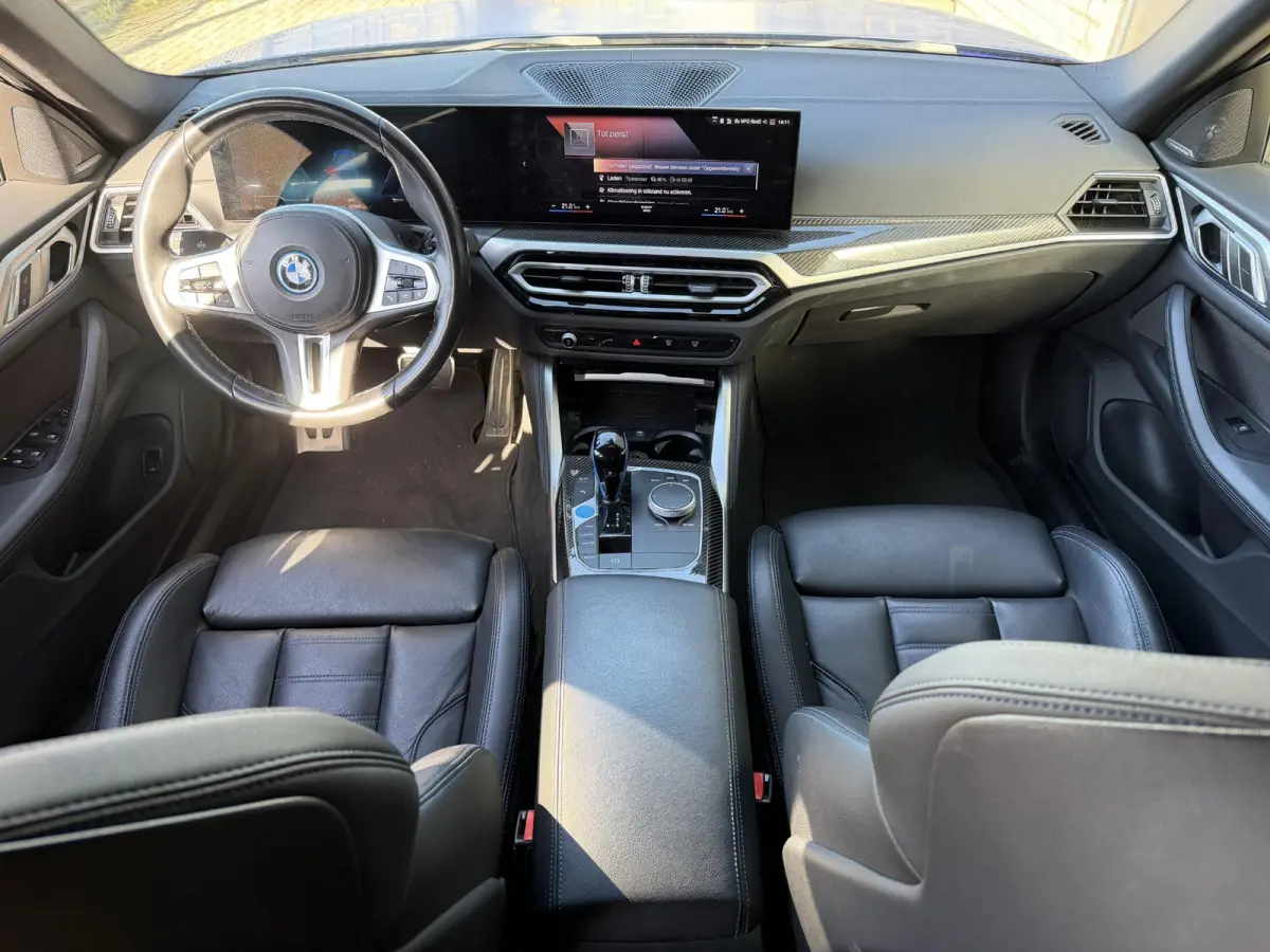M50 High Executive 84 kWh 19"/Lederen M-stoelen + memory/Harman Kardon/Keyless/Camera/Adaptief M onderstel/Stoelverwarming