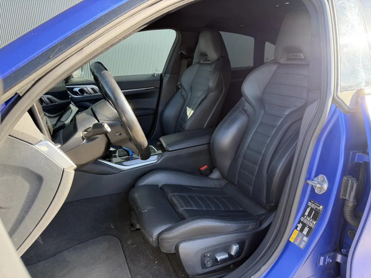 M50 High Executive 84 kWh 19"/Lederen M-stoelen + memory/Harman Kardon/Keyless/Camera/Adaptief M onderstel/Stoelverwarming