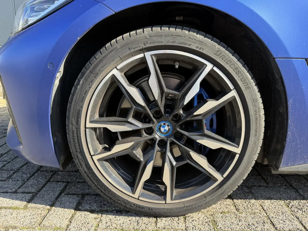M50 High Executive 84 kWh 19"/Lederen M-stoelen + memory/Harman Kardon/Keyless/Camera/Adaptief M onderstel/Stoelverwarming