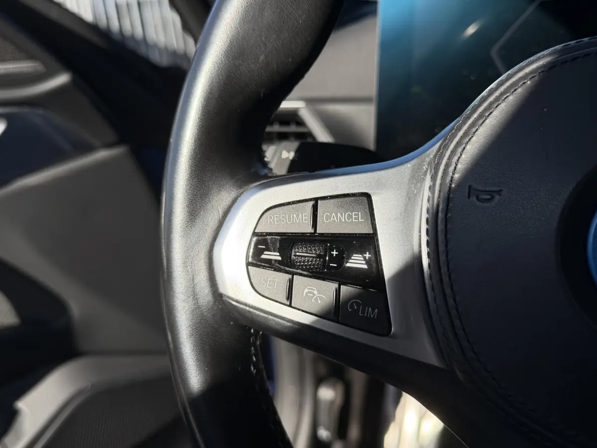 M50 High Executive 84 kWh 19"/Lederen M-stoelen + memory/Harman Kardon/Keyless/Camera/Adaptief M onderstel/Stoelverwarming