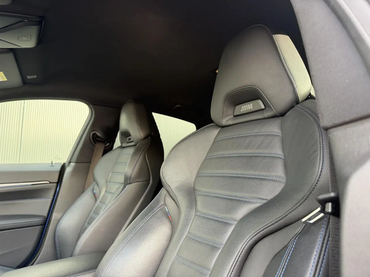 M50 High Executive 84 kWh 19"/SOH 99%/Lederen M-stoelen + memory/Harman Kardon/Keyless/Camera/Adaptief M onderstel/Stoelverwarming