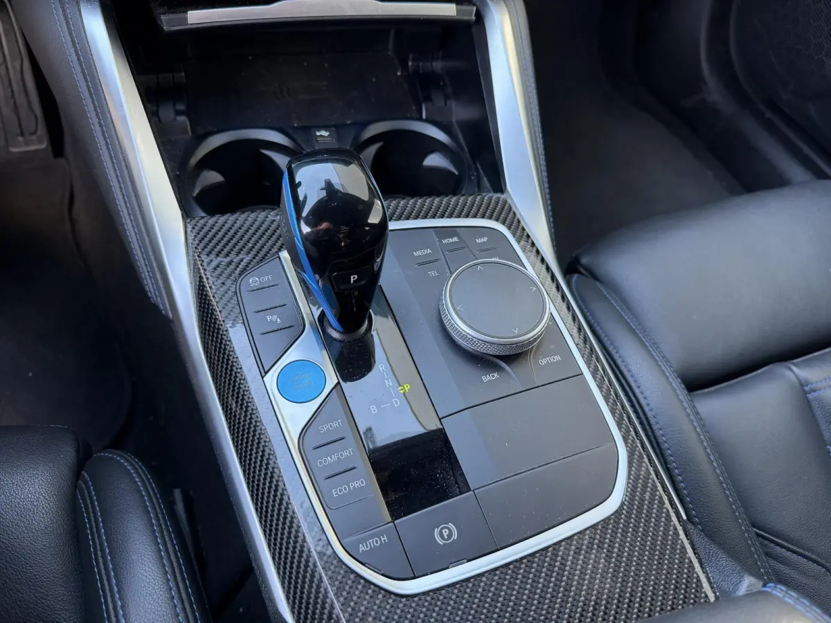 M50 High Executive 84 kWh 19"/Lederen M-stoelen + memory/Harman Kardon/Keyless/Camera/Adaptief M onderstel/Stoelverwarming
