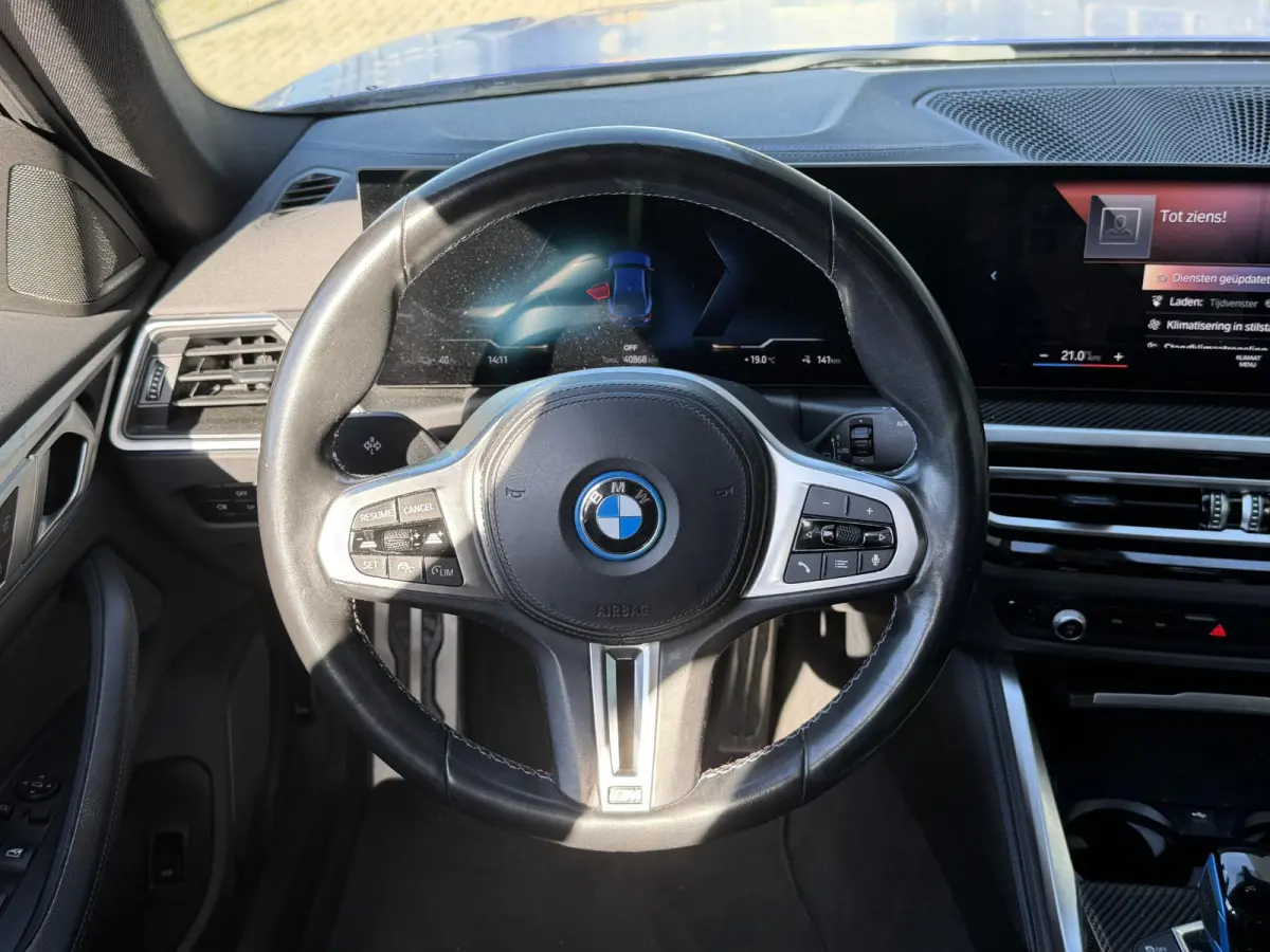 M50 High Executive 84 kWh 19"/Lederen M-stoelen + memory/Harman Kardon/Keyless/Camera/Adaptief M onderstel/Stoelverwarming