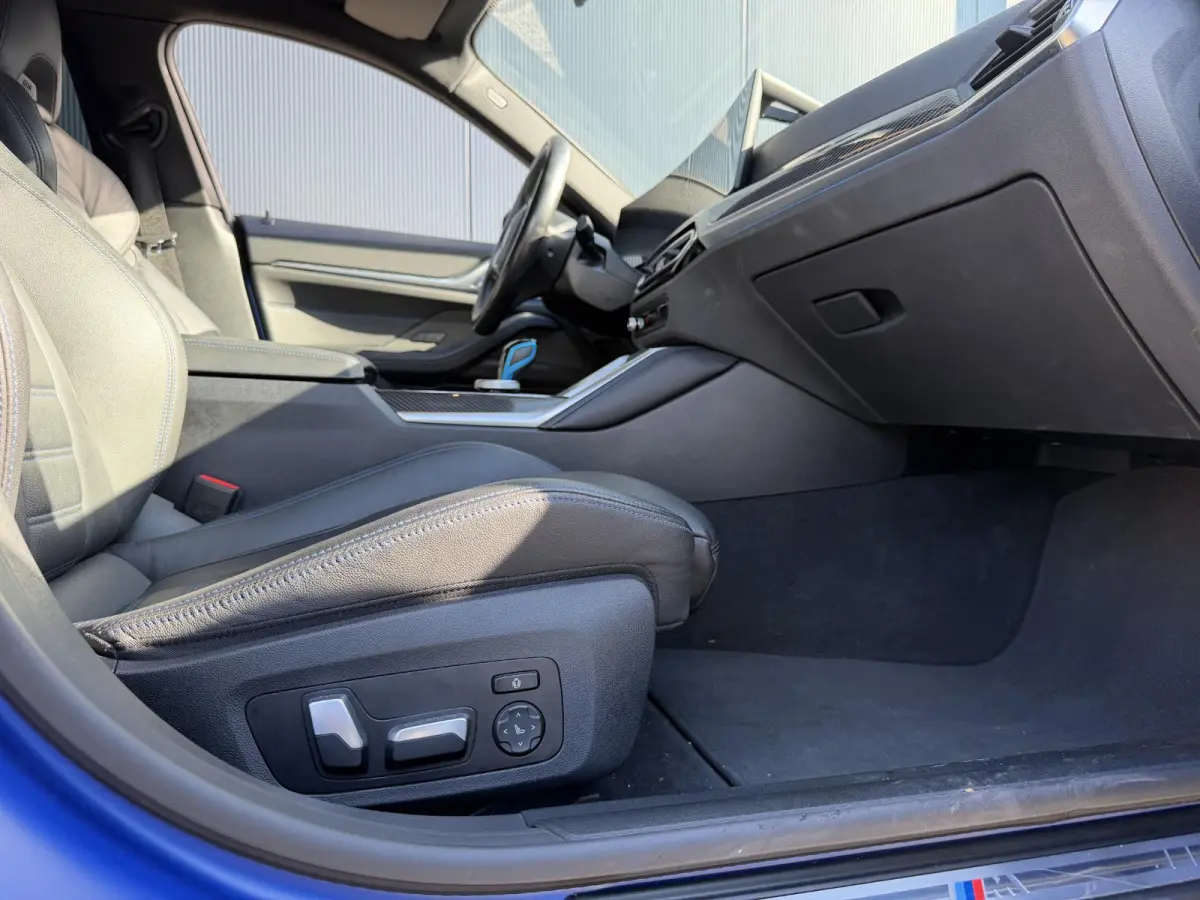 M50 High Executive 84 kWh 19"/Lederen M-stoelen + memory/Harman Kardon/Keyless/Camera/Adaptief M onderstel/Stoelverwarming