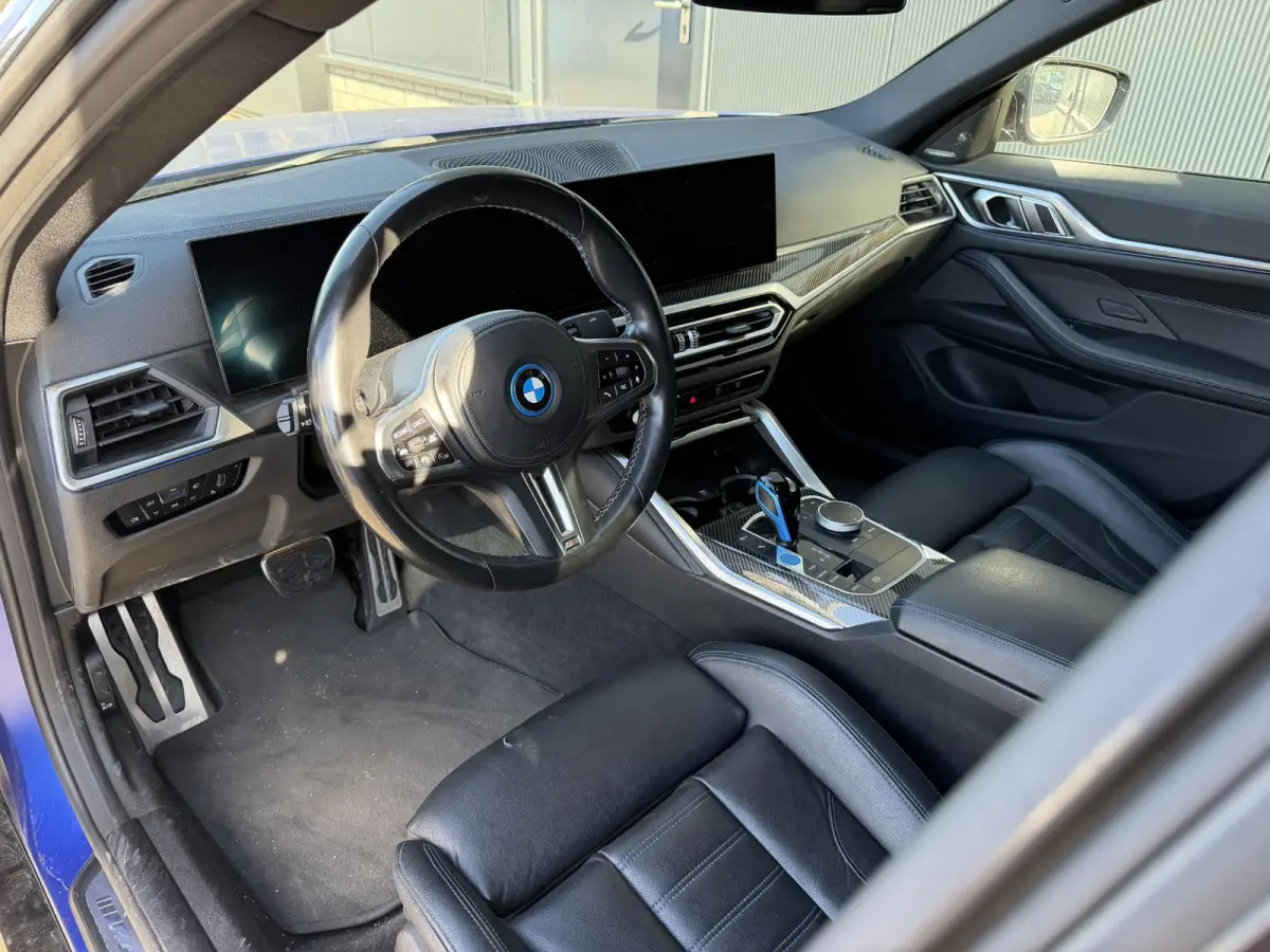 M50 High Executive 84 kWh 19"/Lederen M-stoelen + memory/Harman Kardon/Keyless/Camera/Adaptief M onderstel/Stoelverwarming