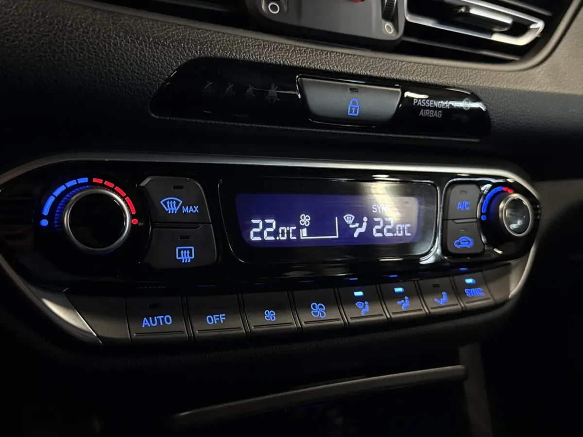 1.0 T-GDi MHEV Comfort Smart | Trekhaak | Stoel en stuurverwarming | Dodehoekdetectie | Carplay | PDC | CAMERA | Cruise | Dealer onderhouden