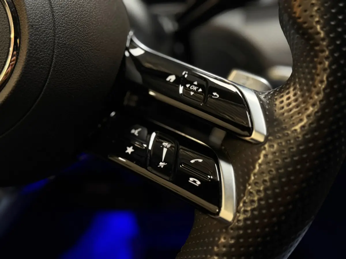 300 e AMG LINE |PANO|FABRIEKSGARANTIE|SFEERVERLICHTING|GLASCOATING|CARPLAY|DEALER ONDERHOUDEN|19INCH|313PK|