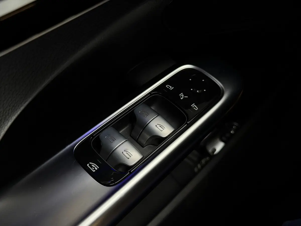 300 e AMG LINE |PANO|FABRIEKSGARANTIE|SFEERVERLICHTING|GLASCOATING|CARPLAY|DEALER ONDERHOUDEN|19INCH|313PK|