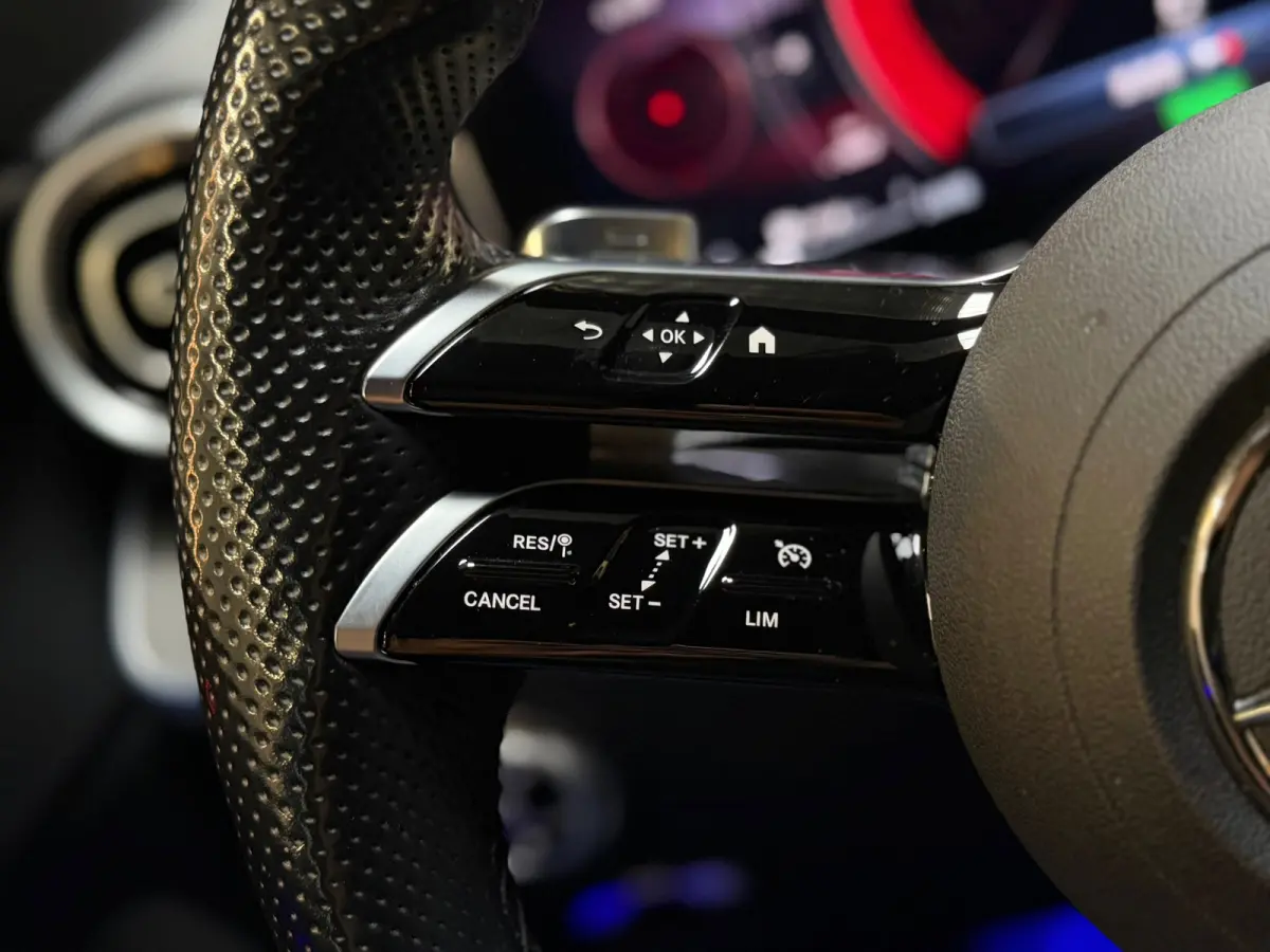 300 e AMG LINE |PANO|FABRIEKSGARANTIE|SFEERVERLICHTING|GLASCOATING|CARPLAY|DEALER ONDERHOUDEN|19INCH|313PK|
