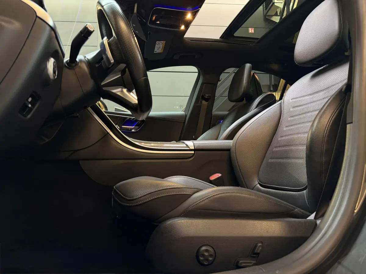 300 e AMG LINE |PANO|FABRIEKSGARANTIE|SFEERVERLICHTING|GLASCOATING|CARPLAY|DEALER ONDERHOUDEN|19INCH|313PK|