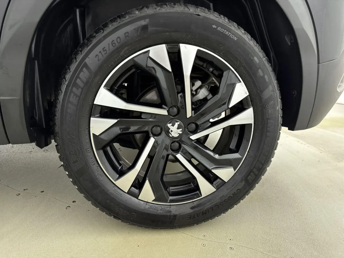 SUV Allure 100pk | Navigatie | Achteruitrijcamera | Climate Control | Cruise Control | Parkeersensoren | Keyless start | Bluetooth | Apple CarPlay / Android Auto | DAB+ radio | Elektrisch in
