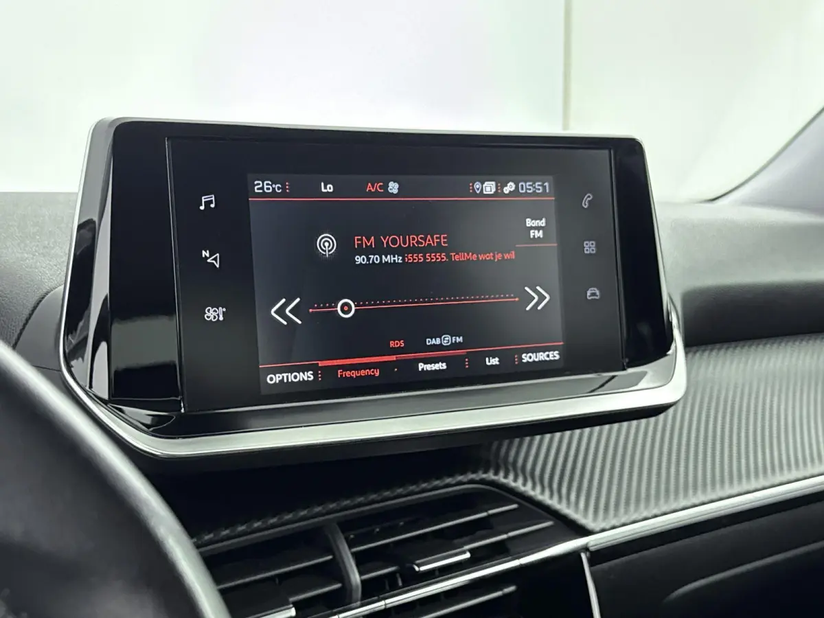 SUV Allure 100pk | Navigatie | Achteruitrijcamera | Climate Control | Cruise Control | Parkeersensoren | Keyless start | Bluetooth | Apple CarPlay / Android Auto | DAB+ radio | Elektrisch in