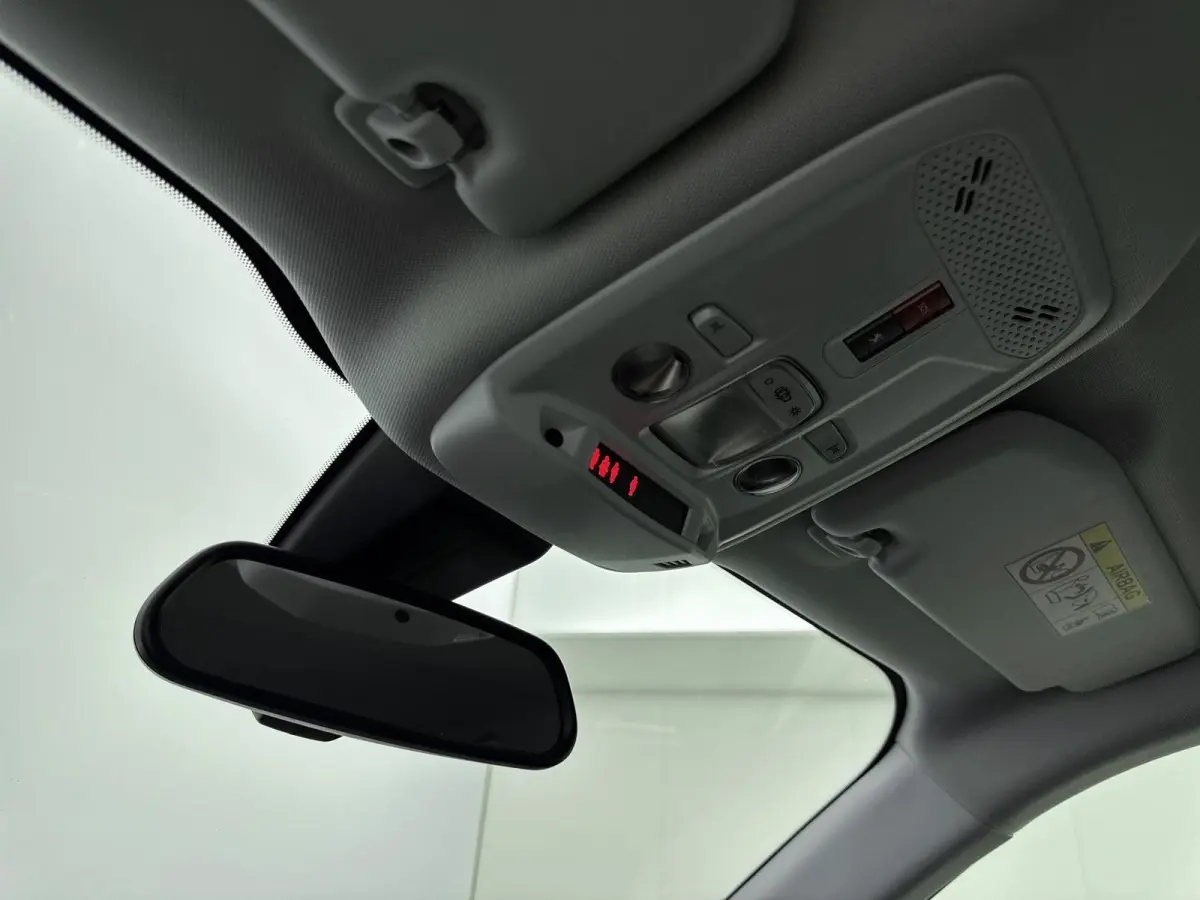 SUV Allure 100pk | Navigatie | Achteruitrijcamera | Climate Control | Cruise Control | Parkeersensoren | Keyless start | Bluetooth | Apple CarPlay / Android Auto | DAB+ radio | Elektrisch in